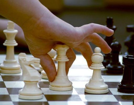 Los 50 jugadores españoles que más aumentaron su ELO en agosto 2015 piezas de ajedrez