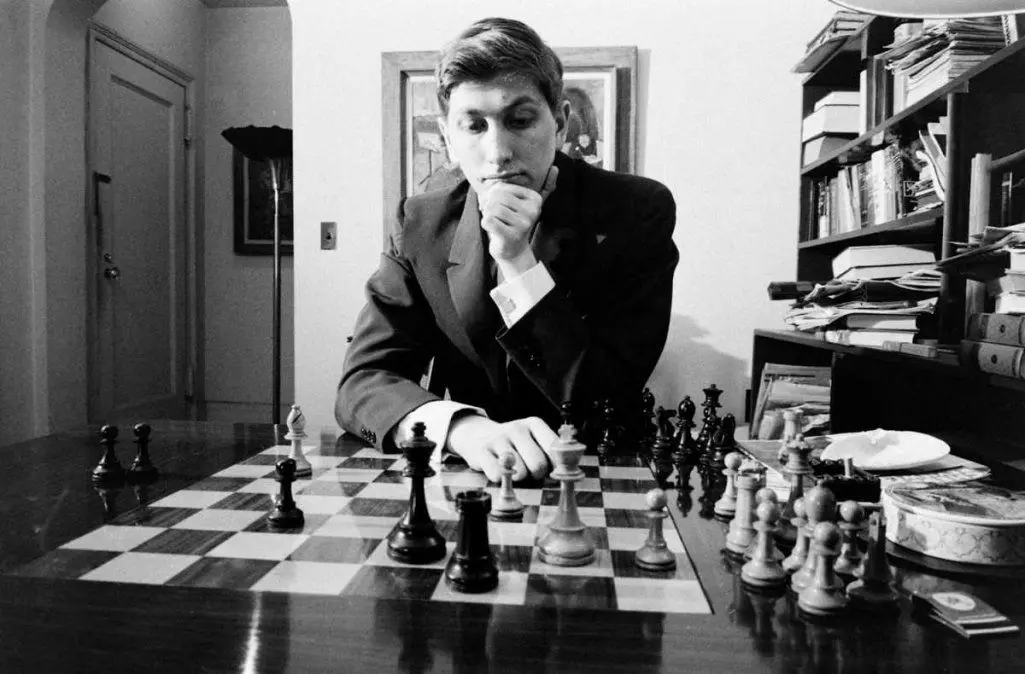 Bobby Fischer jugó ajedrez en línea?