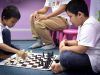 La destrucción de la infancia y el ajedrez niños jugando al ajedrez