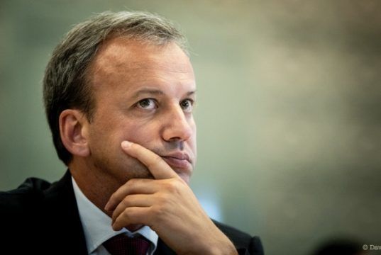 Terremoto institucional en la FIDE: Dvorkovich suspende sus funciones tras las sanciones de la UE y Anand asume la presidencia interina Ajedrez Inicio 1