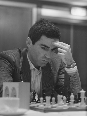 Kasparov y Karpov jugarán un encuentro a 12 partidas en Valencia