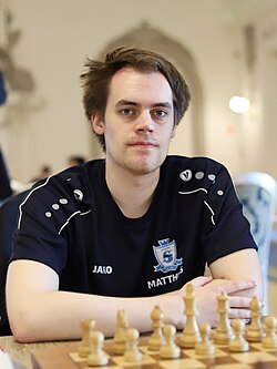 Bluebaum tumba al campeón Gukesh en Wijk aan Zee y reabre el Tata Steel: Erdogmus y Van Foreest ya son segundos 1