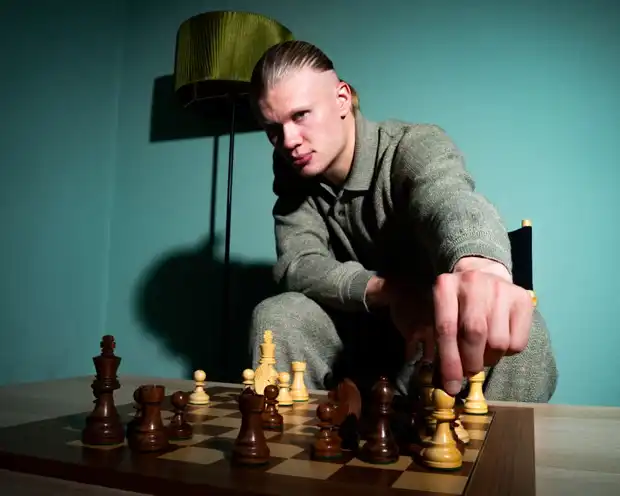 Erling Haaland "se pasa" al ajedrez 1